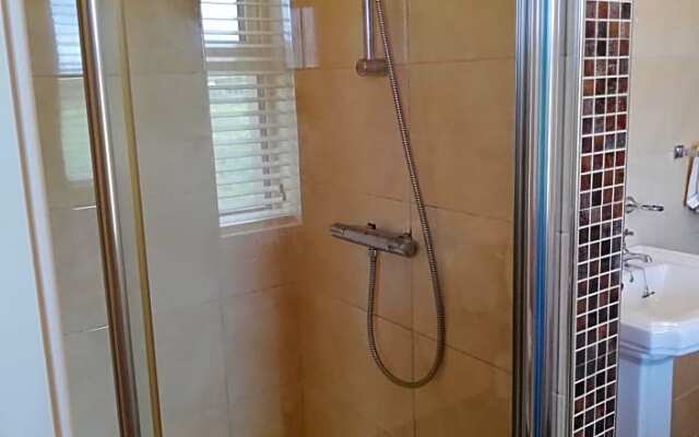 Glenmore House - ROOM ONLY