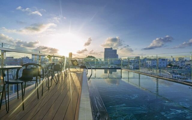 Lyn's Hotel & Apartment