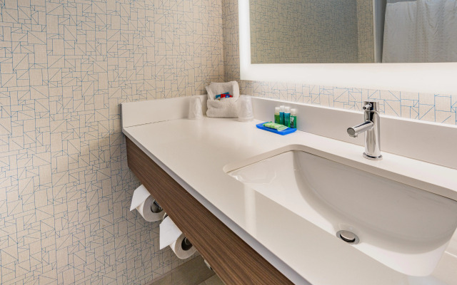 Holiday Inn Express Hotel & Suites Swansea by IHG