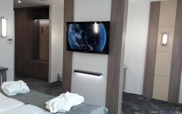 Hotel ZENA beauty & shopping center
