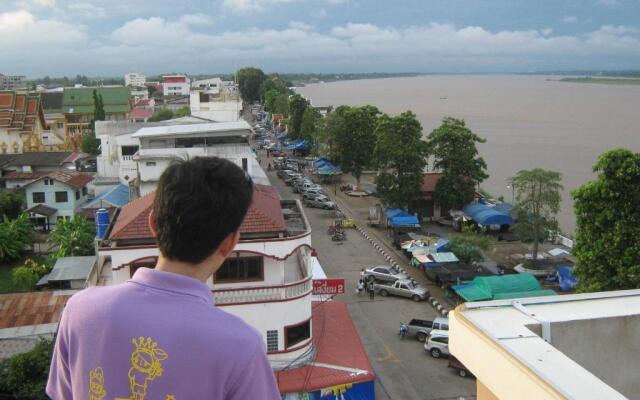 Riverfront Hotel Mukdahan
