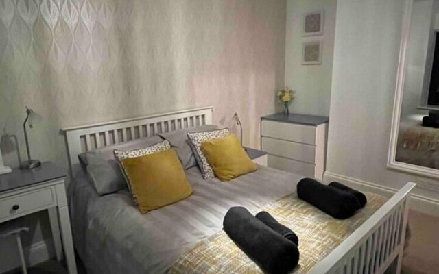 Remarkable 1-bed Seaview Beach Apartment Barmouth