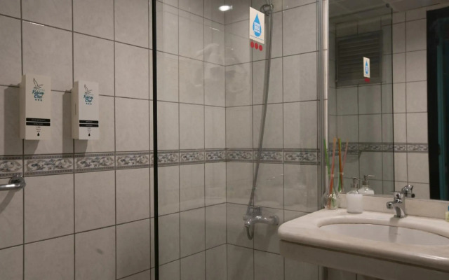 Swissotel Al Murooj Dubai Hotel