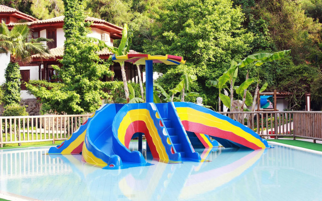 Отель Club & Hotel Letoonia