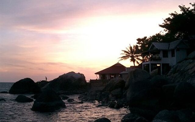 Lighthouse Bungalows and Restaurant