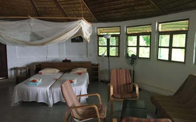 Moheli Laka Lodge