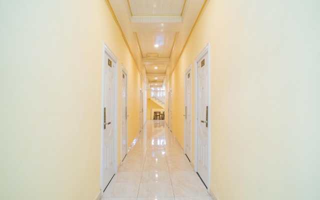 RedDoorz Plus Syariah near Pasar Turi