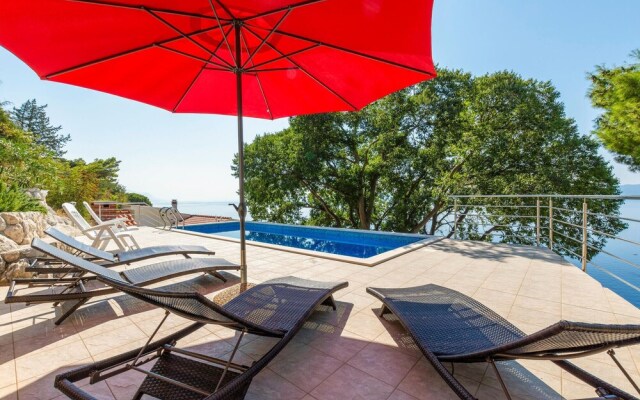 Awesome Home in Pisak With 3 Bedrooms, Private Swimming Pool and Wifi