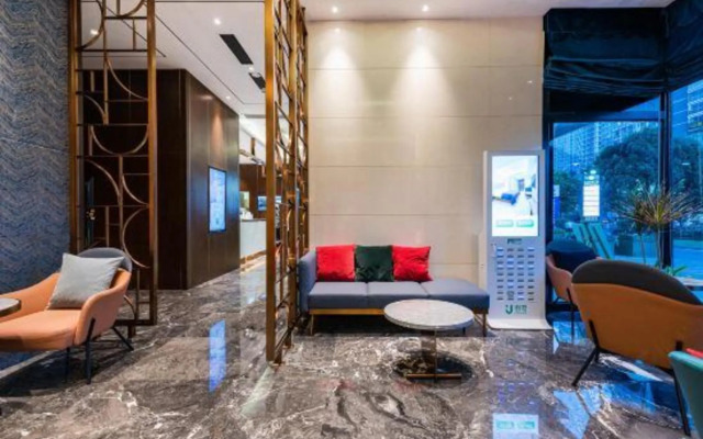 Yitel Collection Hotel (Anshun Huangguoshu Avenue RT-MART)