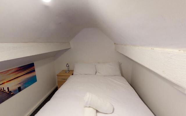 J Kyns Exclusive Apartment