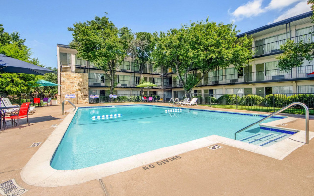 Econo Lodge Dallas Airport North