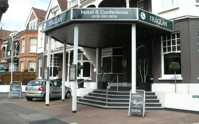 Raglan Hotel