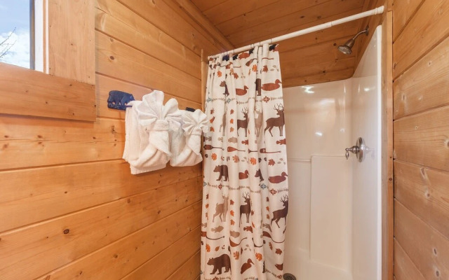 Something Extra 2 Bedroom Cabin by RedAwning