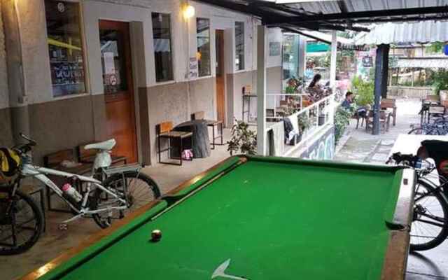 Shut Eye Party Hostel - Adults Only