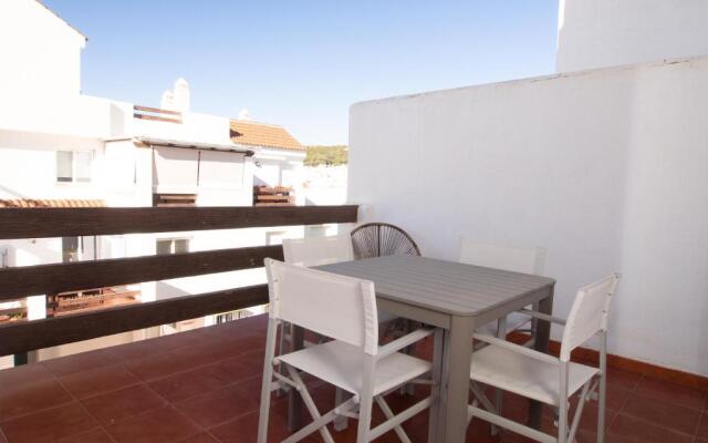 2060-Newly furnished 2 bedrooms apt with golf