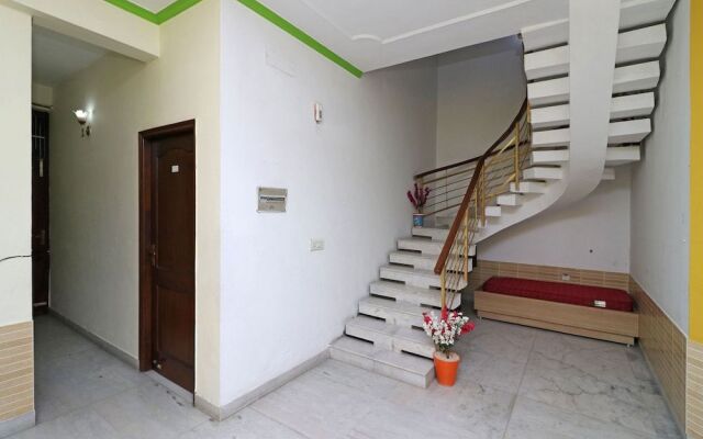 OYO 10071 Go Rooms Sector 45