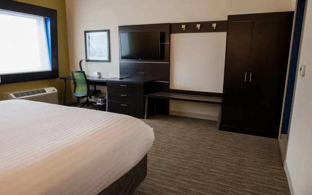 Holiday Inn Express & Suites Marietta