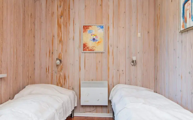 Bright Holiday Home in Glesborg near Beach