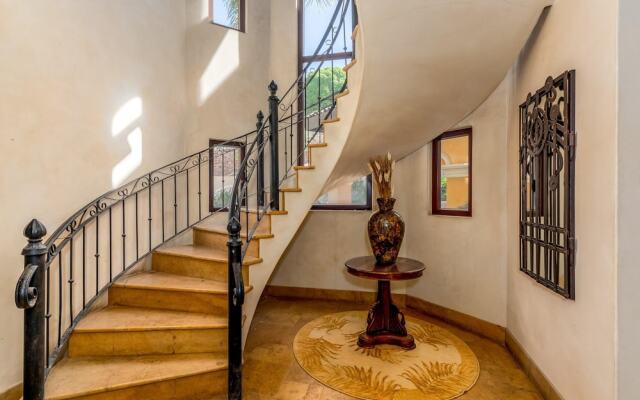 Mediterranean-style Flamingo Mansion Offers the Ultimate in Beachfront Luxury