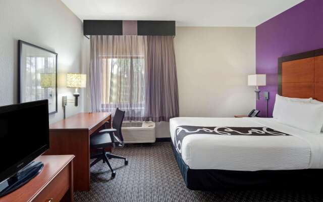 La Quinta Inn & Suites by Wyndham Miami Airport East