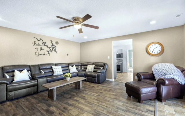 White Oak Landing Spacious 6 BDR w/ Boat Slip!