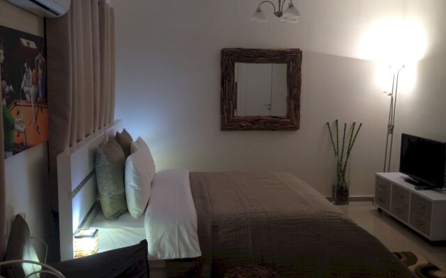 Dato's Beach Studio-Apartments
