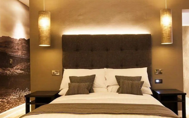 Rooms & Suites Picardy Place