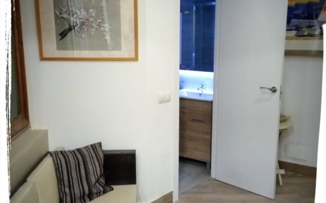 Studio in Madrid, With Shared Pool, Enclosed Garden and Wifi