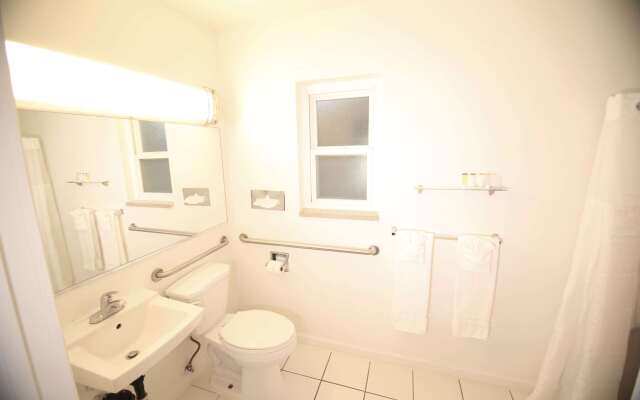 Travelodge by Wyndham Burbank-Glendale