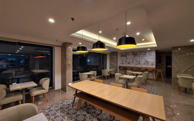 Holiday Inn Express Ahmdabad Prahlad Nagar by IHG