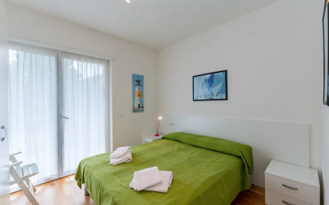 Torbole Relax, Pool & Balcony Apartment 2