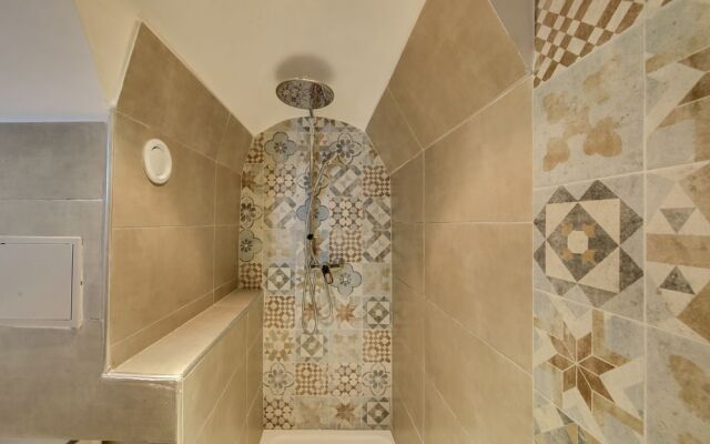 Beautiful Triplex in the center of Paris