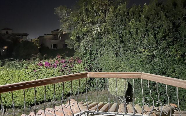 Beverly hills villa with garden