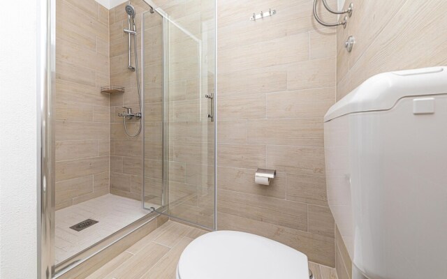 Beautiful Home in Kanica With Wifi and 2 Bedrooms