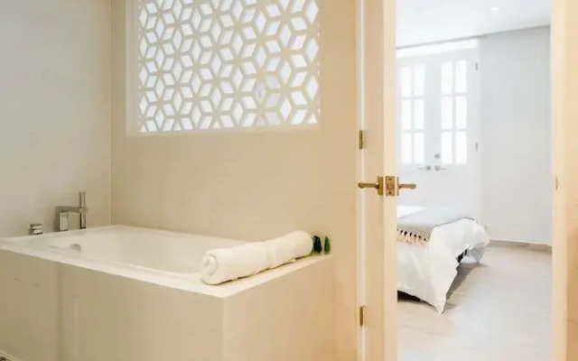 w Stunning 1BR w Balcony in Panama
