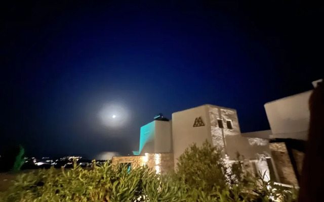 Luxurious Villa Oasis in Paros