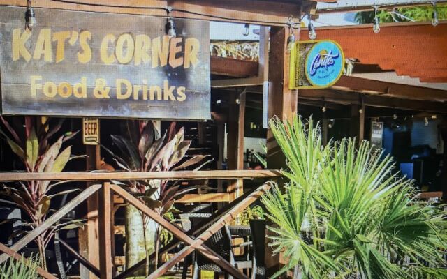 2 Minute Walk to Beach 1bdrm Condo with Pool