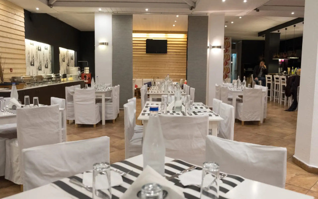 Отель Kanelli Beach