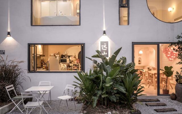 Distant Mountain Guesthouse