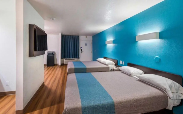 Motel 6 Dallas - Irving DFW Airport East