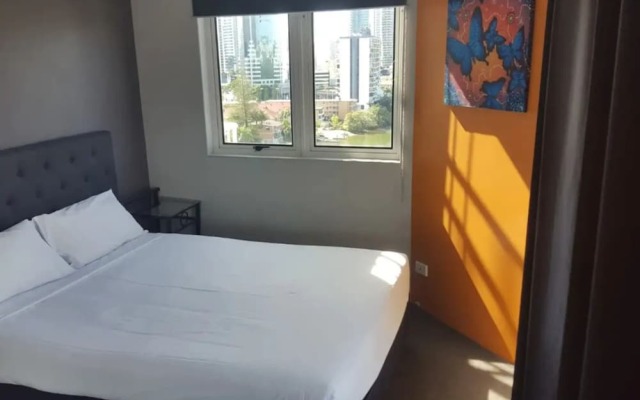 Affordable Unit Minutes To The Heart Of Surfers Paradise