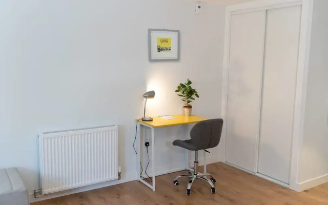 Studio flat with free Parking