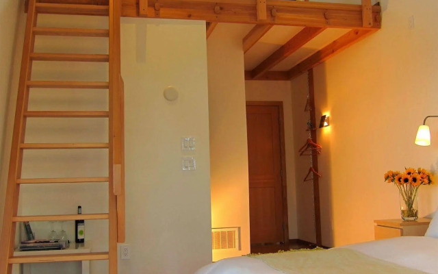 Myra Canyon Lodge + Ranch