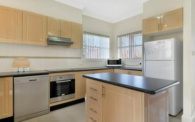 Spacious 2 Bed, 2 Bath Villa, CBD Location
