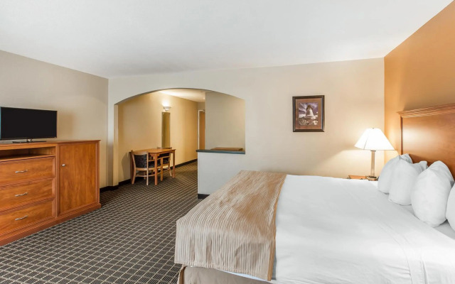 Quality Inn & Suites On the River