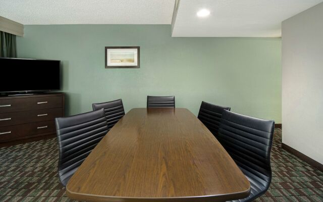 Embassy Suites by Hilton Jacksonville Baymeadows