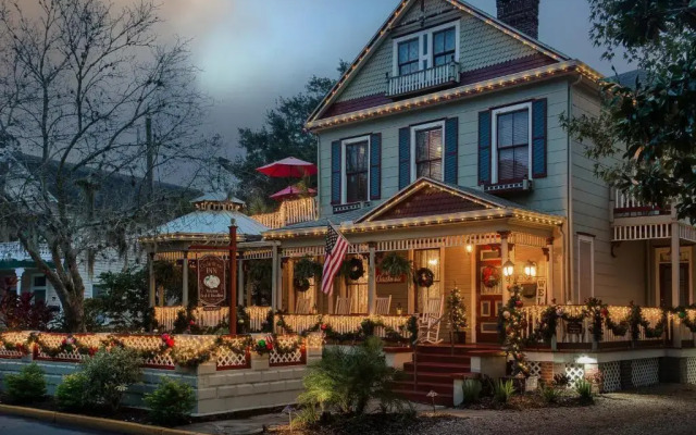 Cedar House Inn
