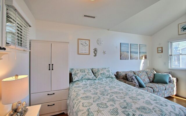 8 The Boat House Studio Bedroom Condo by RedAwning