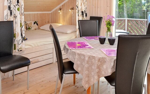 Modern Holiday Home in Humble With Terrace