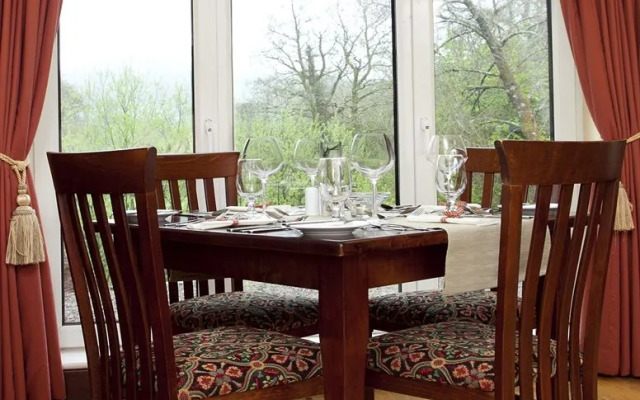 Riverside Park Hotel